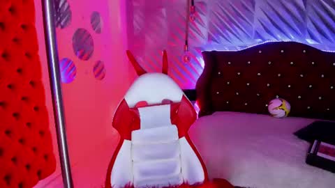 roxanne_han online show from June 12, 12:26 pm