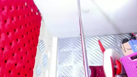 roxanne_han online show from July 21, 11:56 am