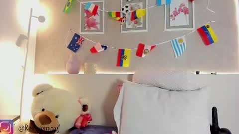 Snapshot of roxannegomez_ chatting on July 14, 12:33 pm Roxanne Gomez online show from July 14, 12:33 pm