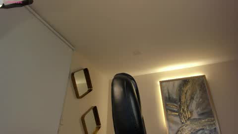 Snapshot of roxannehill_ chatting on May 16, 11:42 am Roxanne Hill online show from May 16, 11:42 am