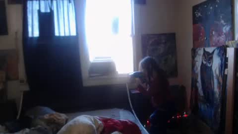 Snapshot of roxanneroulette chatting on February 17, 10:25 pm Silver online show from February 17, 10:25 pm