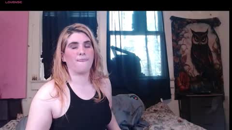 Snapshot of roxanneroulette chatting on October 17, 6:54 pm Silver online show from October 17, 6:54 pm