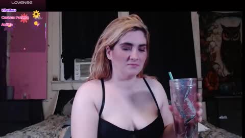Snapshot of roxanneroulette chatting on October 19, 3:51 am Silver online show from October 19, 3:51 am