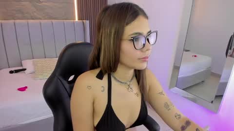R O X Y  online show from May 23, 7:40 pm