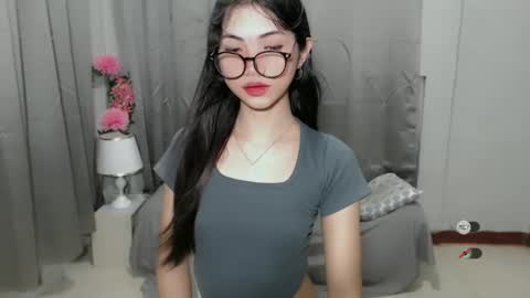 Snapshot of roxie_fuckdoll chatting on December 19, 1:18 am Roxie online show from December 19, 1:18 am