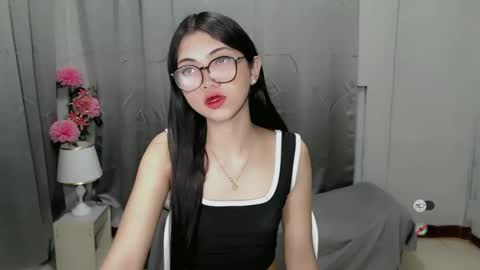 Snapshot of roxie_fuckdoll chatting on December 30, 7:00 pm Roxie online show from December 30, 7:00 pm