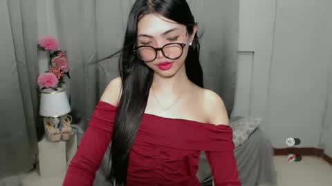 Snapshot of roxie_fuckdoll chatting on January 1, 5:11 am Roxie online show from January 1, 5:11 am