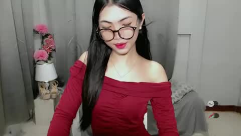 Snapshot of roxie_fuckdoll chatting on January 1, 10:46 pm Roxie online show from January 1, 10:46 pm