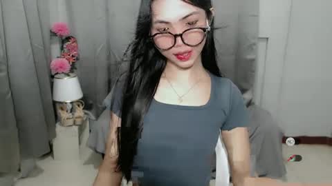 Snapshot of roxie_fuckdoll chatting on January 4, 1:52 am Roxie online show from January 4, 1:52 am