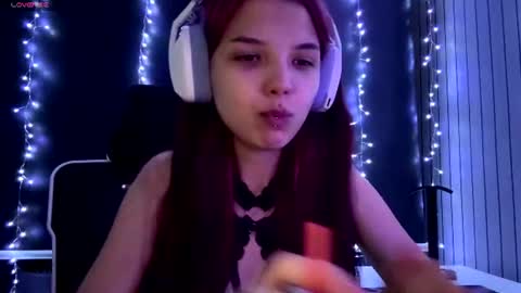 Snapshot of roxiepiurkowski chatting on June 23, 3:54 pm Hana online show from June 23, 3:54 pm