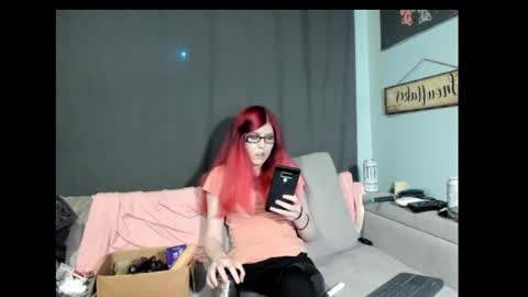 roxihazeleyes online show from February 13, 1:19 am