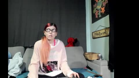 roxihazeleyes online show from September 18, 7:54 am