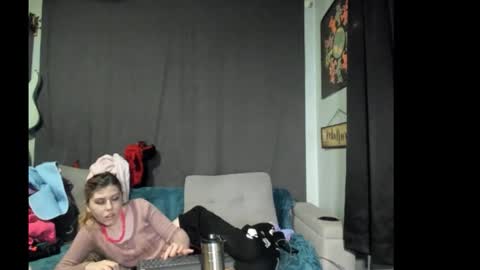 roxihazeleyes online show from November 20, 11:15 pm