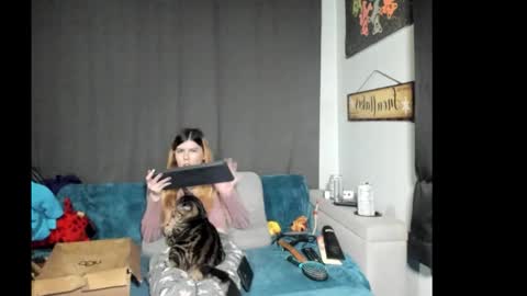 roxihazeleyes online show from January 18, 2:21 pm