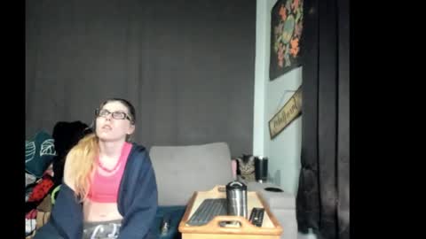 roxihazeleyes online show from March 5, 5:09 pm