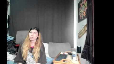 roxihazeleyes online show from March 16, 6:01 pm