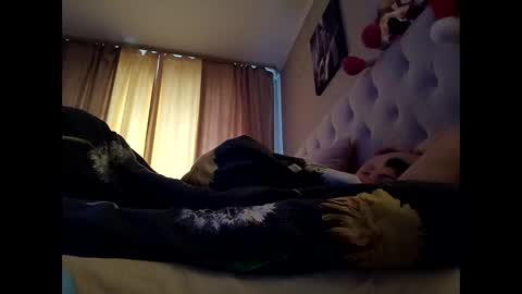 Snapshot of roxolanaa_sexy chatting on January 4, 9:32 am ROXOLANAA SEXY online show from January 4, 9:32 am