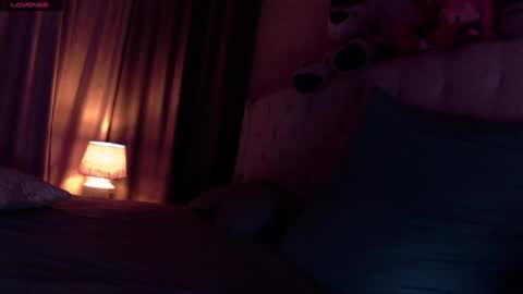 Snapshot of roxolanaa_sexy chatting on February 23, 12:41 am ROXOLANAA SEXY online show from February 23, 12:41 am