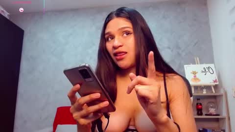 Snapshot of roxxi_2110 chatting on October 6, 1:47 am roxxi_2110 online show from October 6, 1:47 am