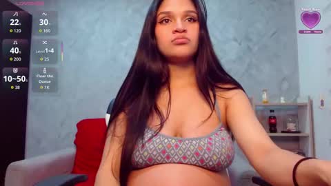 Snapshot of roxxi_2110 chatting on October 11, 2:22 am roxxi_2110 online show from October 11, 2:22 am
