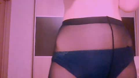 Snapshot of roxxywharton chatting on April 5, 12:46 pm Roxxy Wharton online show from April 5, 12:46 pm