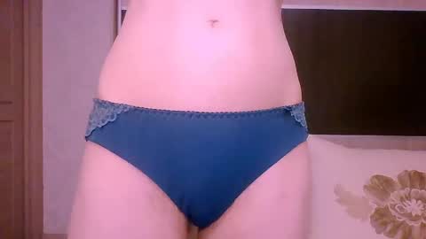 Snapshot of roxxywharton chatting on April 12, 1:27 pm Roxxy Wharton online show from April 12, 1:27 pm