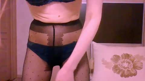 Snapshot of roxxywharton chatting on April 19, 6:10 pm Roxxy Wharton online show from April 19, 6:10 pm