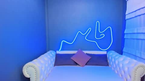 Roxy online show from November 23, 1:49 am