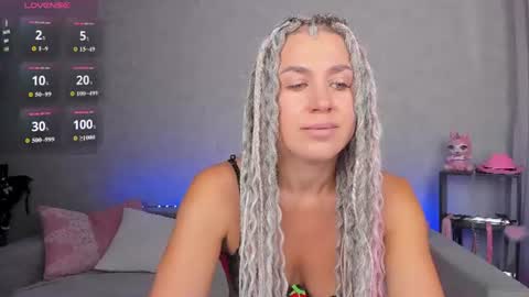 Snapshot of roxy_mars chatting on July 11, 1:19 am Roxy online show from July 11, 1:19 am