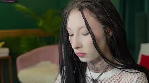 Snapshot of roxy_morrison_x chatting on July 1, 4:03 am roxanne online show from July 1, 4:03 am