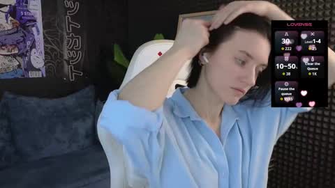 roxy_riot_ online show from December 14, 3:01 am