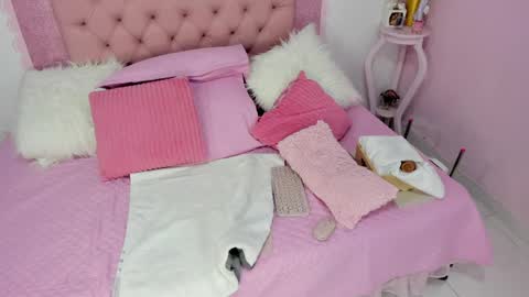 roxy_swt7 online show from May 24, 3:33 am