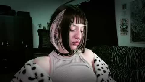 Roxy Independient model Help me to reach 50 thumbs up online show from May 16, 12:40 am