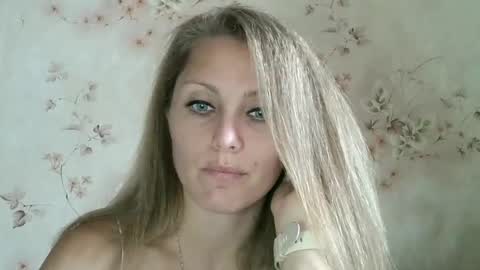 roxyfox18x01 online show from October 7, 5:59 am