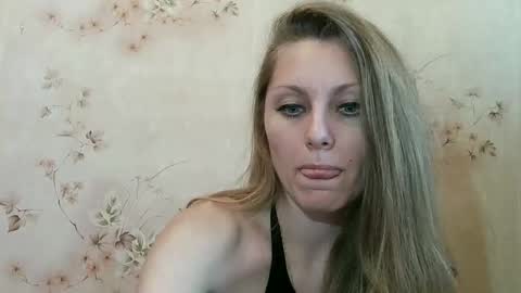 roxyfox18x01 online show from February 11, 10:09 am