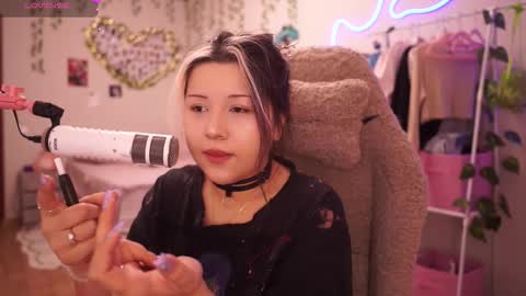 roxysuh online show from February 15, 7:05 am