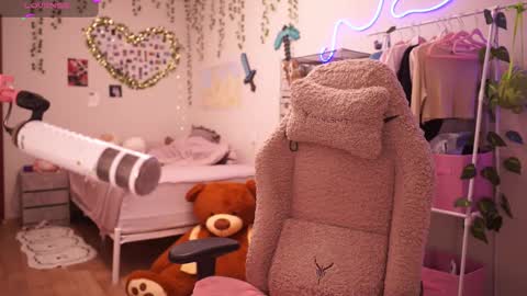 roxysuh online show from February 15, 7:51 am