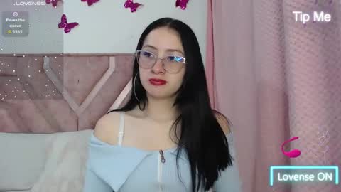 Snapshot of roxyy_fox chatting on June 4, 2:50 am Roxy online show from June 4, 2:50 am