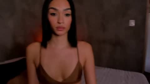 Snapshot of roxyy_x chatting on July 8, 9:19 pm val online show from July 8, 9:19 pm