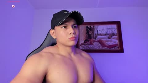 Snapshot of roy__constance chatting on January 18, 5:33 am Roy Constance online show from January 18, 5:33 am