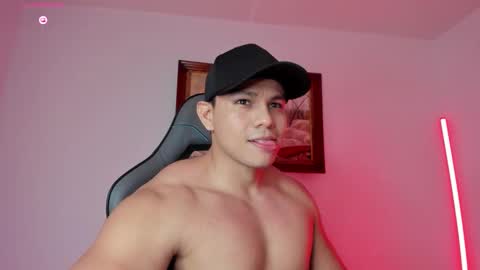 Snapshot of roy__constance chatting on February 1, 4:22 am Roy Constance online show from February 1, 4:22 am