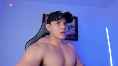 Snapshot of roy__constance chatting on February 4, 3:23 am Roy Constance online show from February 4, 3:23 am