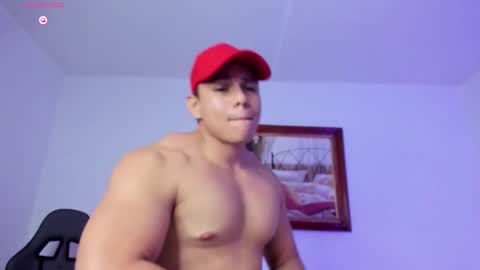 Snapshot of roy__constance chatting on February 10, 3:21 am Roy Constance online show from February 10, 3:21 am