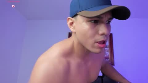 Snapshot of roy__constance chatting on February 18, 3:35 am Roy Constance online show from February 18, 3:35 am