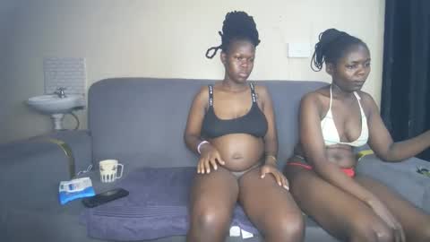 Snapshot of royal_charm chatting on March 1, 2:52 pm royal_charm online show from March 1, 2:52 pm