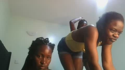 Snapshot of royal_goddes2 chatting on June 19, 8:07 am royal_goddes2 online show from June 19, 8:07 am