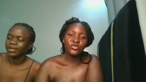 Snapshot of royal_goddes2 chatting on July 5, 7:10 pm royal_goddes2 online show from July 5, 7:10 pm