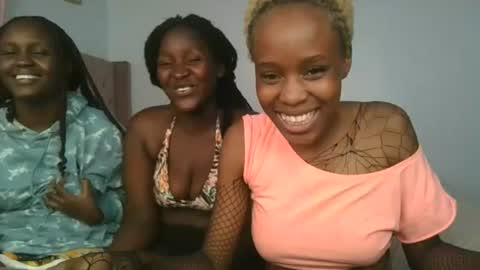 Snapshot of royal_goddes2 chatting on July 20, 3:10 am royal_goddes2 online show from July 20, 3:10 am