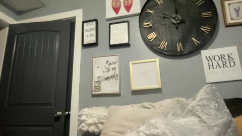 Snapshot of royalblonde chatting on December 30, 4:19 pm royalblonde online show from December 30, 4:19 pm