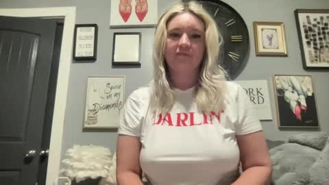 Snapshot of royalblonde chatting on January 6, 1:41 pm royalblonde online show from January 6, 1:41 pm